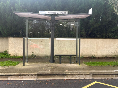 Photo arrêt de bus Haiettes E. Triolet